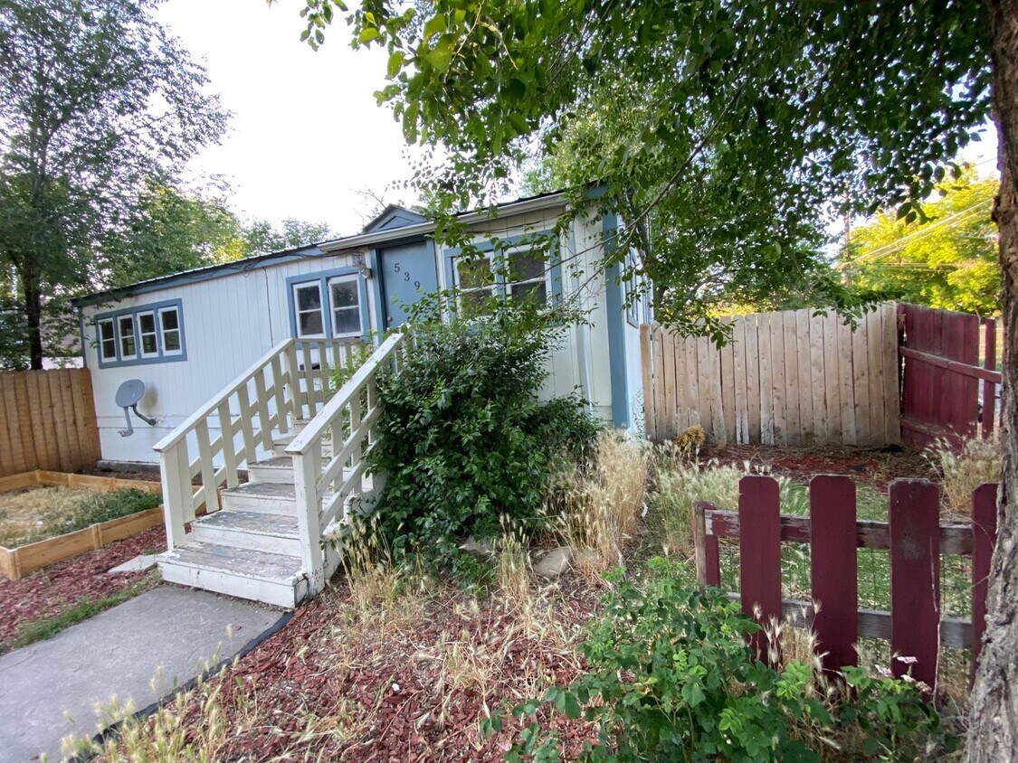 Foto principal - Three Bedroom, One Bathroom House with Fen...
