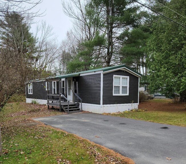 Large private lot - 16 Kimberly St