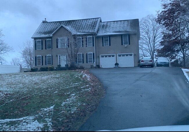 Building Photo - 802 Evergreen Ave