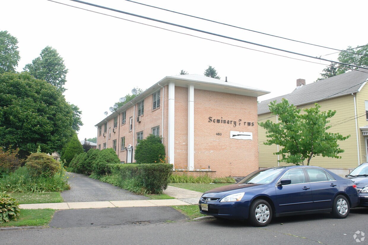 Primary Photo - 483 Seminary Ave