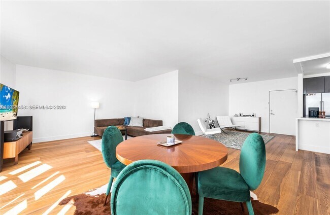 Building Photo - 7441 Wayne Ave