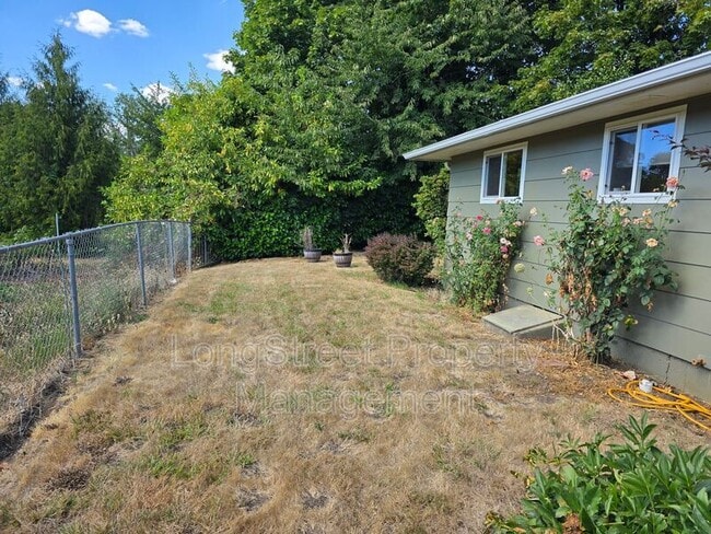Building Photo - 2550 NE Seavy Cir