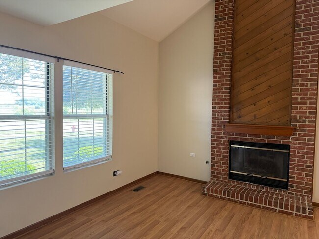 Foto del edificio - 101 S Oakhurst Dr