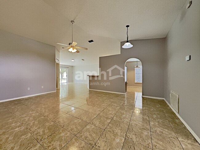 Foto del edificio - 16918 Corner Hill Ct