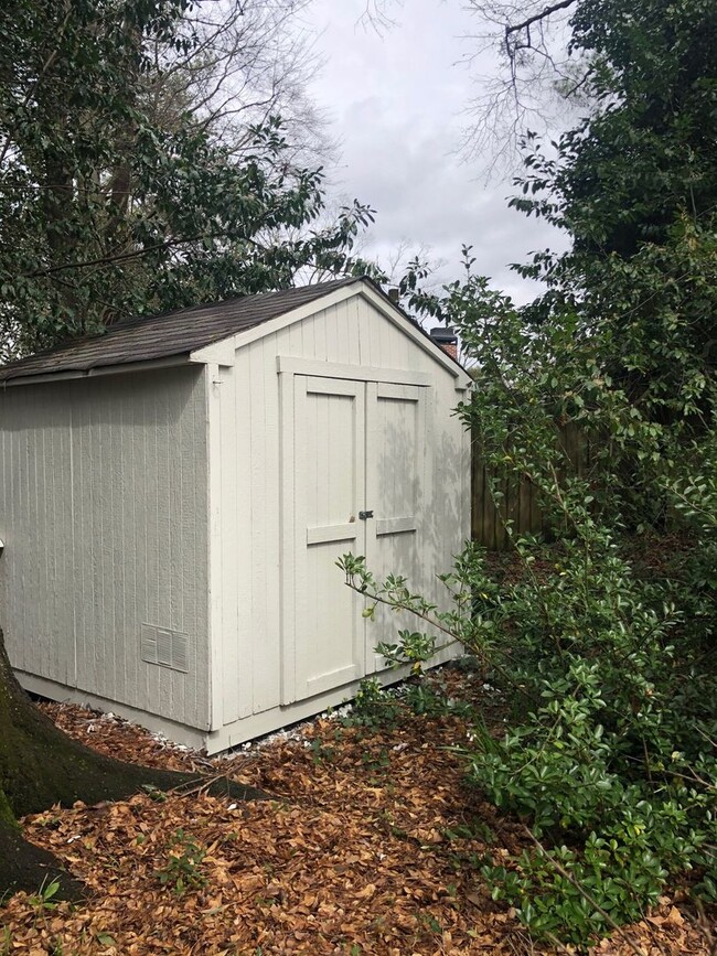 Building Photo - Great Emory Area Rental