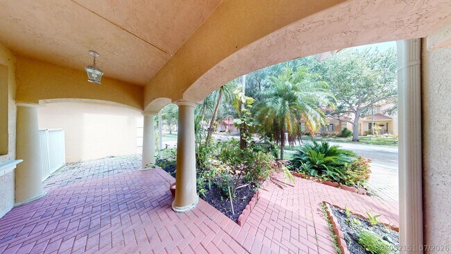Foto del edificio - 6786 Aliso Ave