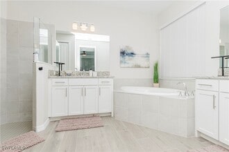 Building Photo - 15862 Sugar Hl Dr