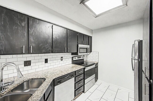 Foto del edificio - 614 Poplar Pl