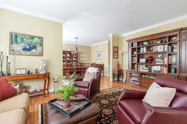 Building Photo - 4900 Hunt Field Dr