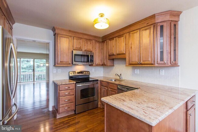 Foto del edificio - 50 Woodside Rd