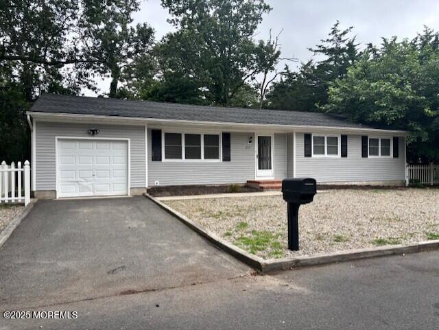 Foto principal - 255 Dogwood Ln