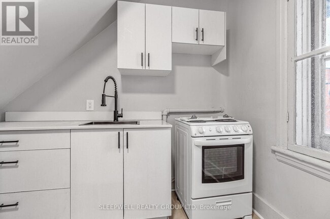 Building Photo - 275 Bronson Ave