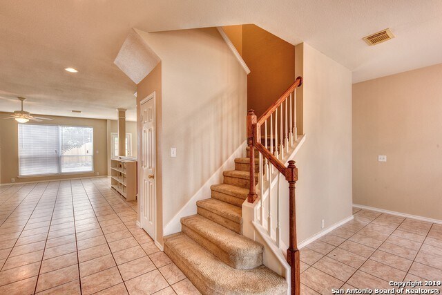 Foto del edificio - 5 Bedroom/3 Bath Village at Encino Park Su...