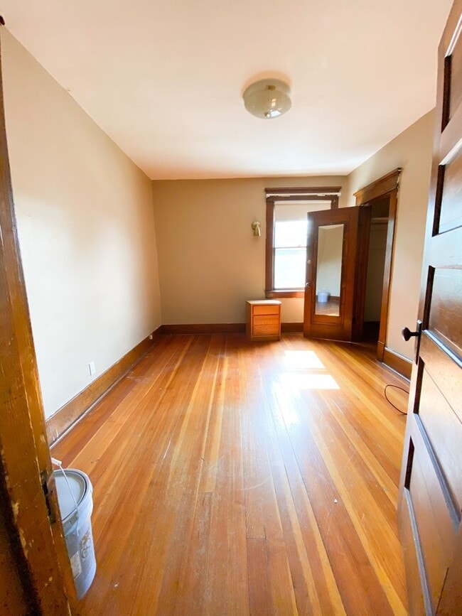 Building Photo - 111 Waldron St