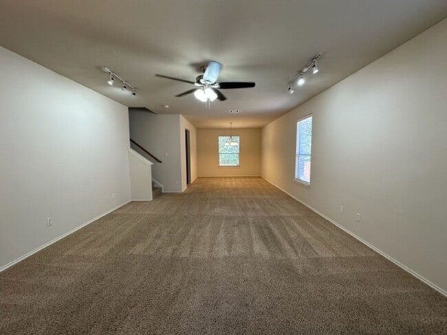 Foto del edificio - Wonderful home is South Austin. Great loca...