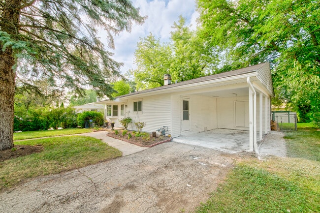 Building Photo - 112 Green Ln