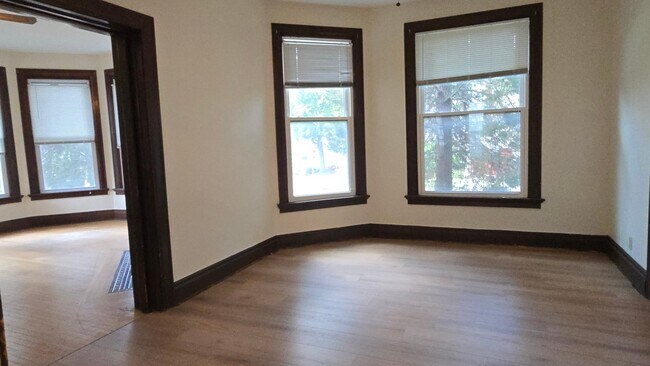 Building Photo - 2594 N Murray Ave