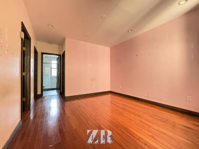 Building Photo - 3 bedroom in Brooklyn NY 11215