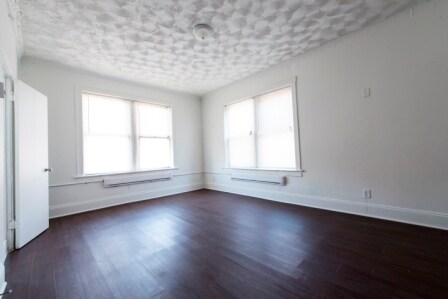 Primary Photo - 2235 E 71st St