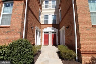 Building Photo - 23315 Milltown Knoll Square