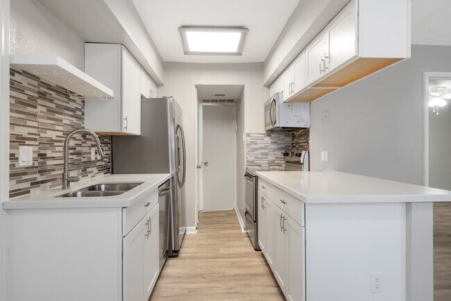 Foto del edificio - 2750 Holly Hall St