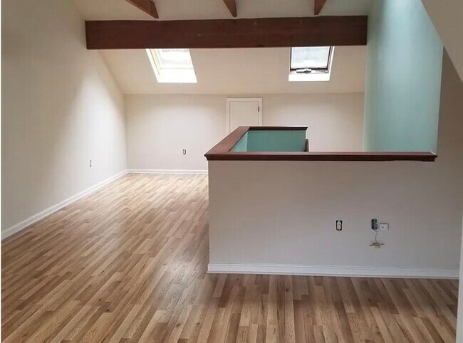 Foto del edificio - 1301 Lagrange St