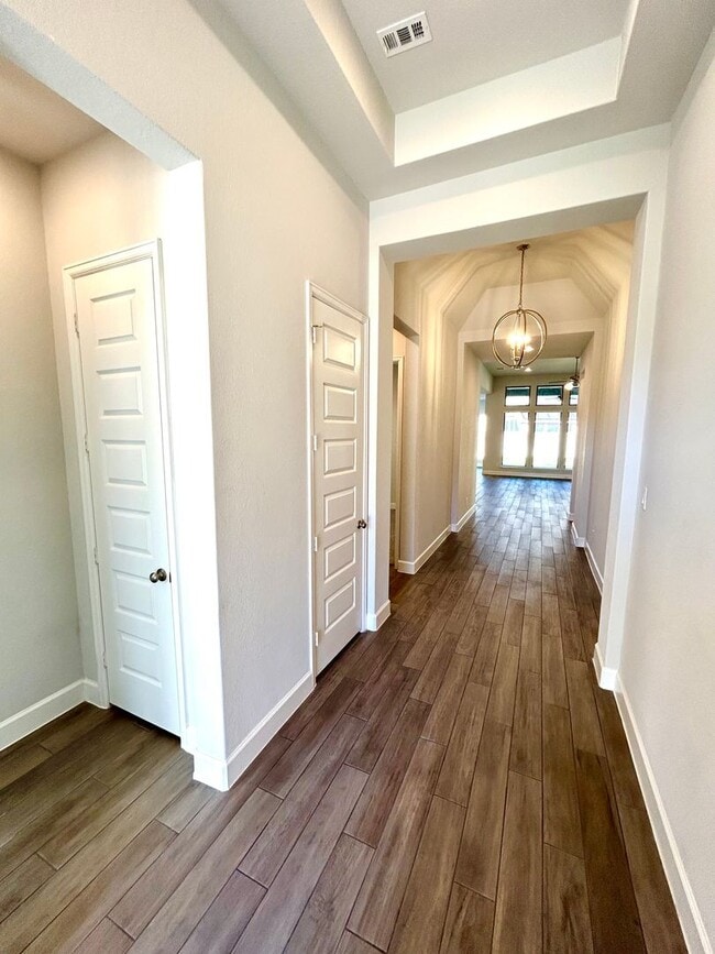 Building Photo - *COMING SOON* Lovely 4 Bedroom / 3.5 Bath ...