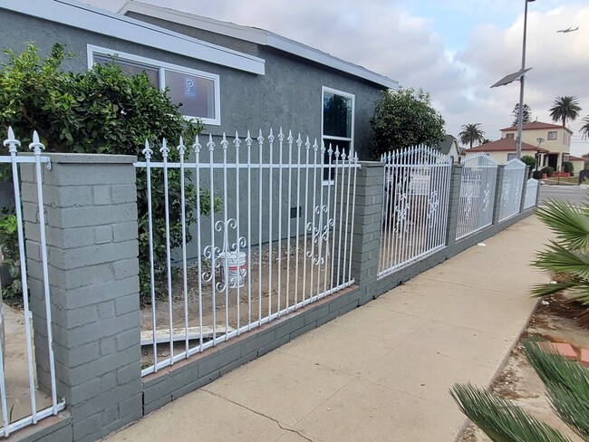 Building Photo - 600 W Imperial Hwy