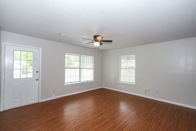 Building Photo - 3 Bed 2 Bath in Springdale