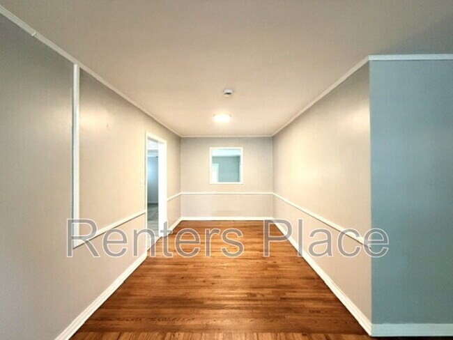 Foto del edificio - 4689 S Troost Ave