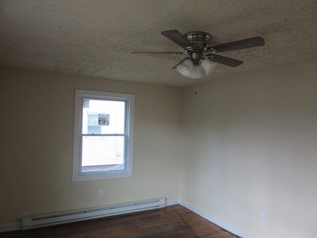 Building Photo - 721 Miller St