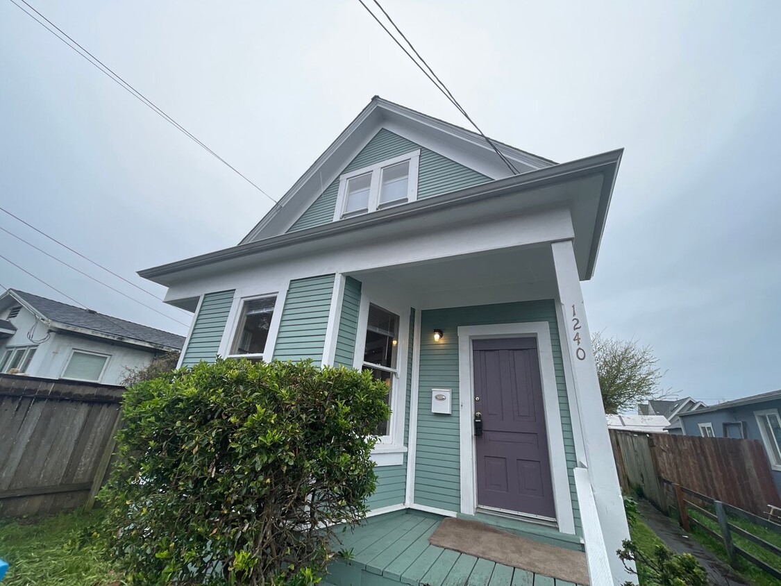 Foto principal - Pet-friendly Victorian Home has Remodeled ...