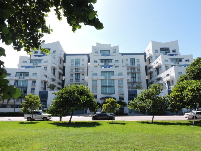 Building Photo - 7600 Collins Ave