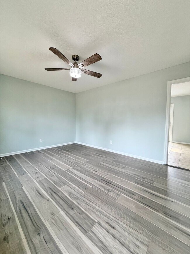Building Photo - 3 Bedroom 1 Bath Home