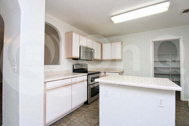 Building Photo - 2302 W 23rd Ave