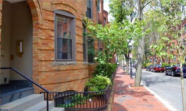 Building Photo - 67 St Germain St