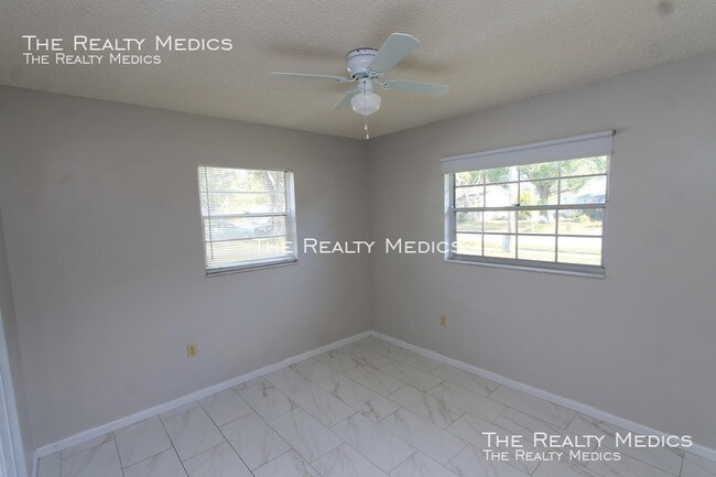 Building Photo - 808 N Lavon Ave