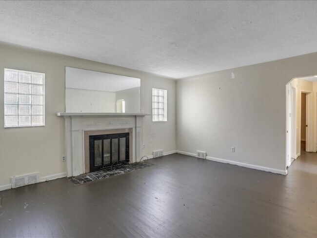 Building Photo - 11480 College St