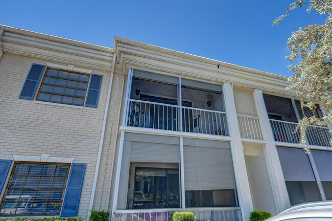 Foto del edificio - 170 Cypress Club Dr