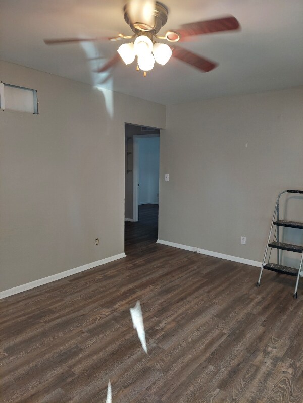 Building Photo - 2361 Lakeview Ave