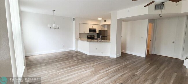Foto del edificio - 6302 W Sample Rd