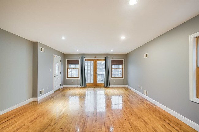 Building Photo - 115 Webster Ave