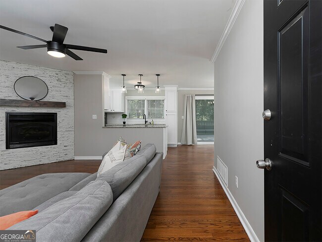 Building Photo - 3249 Howell Dr
