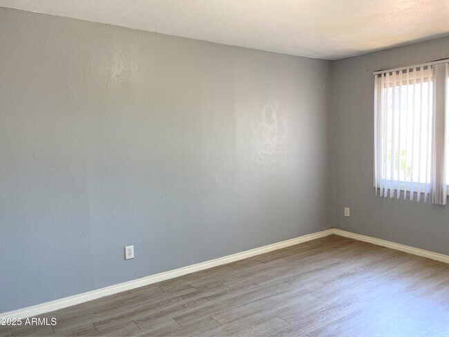 Foto del edificio - 5330 W Belleview St