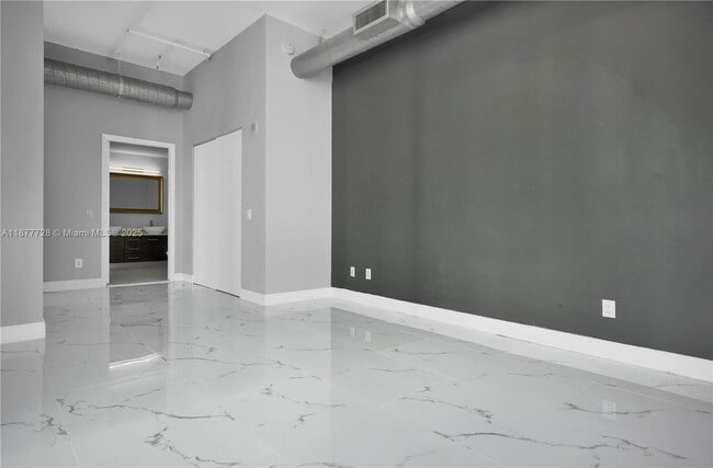 Building Photo - 3029 NE 188th St