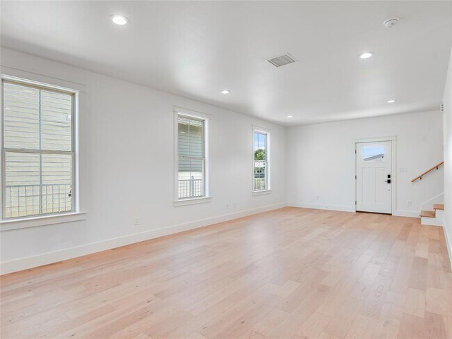 Building Photo - 414 Stagecoach Trail