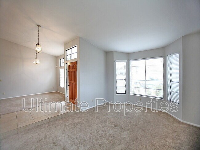 Building Photo - 10922 W Cottonwood Ln