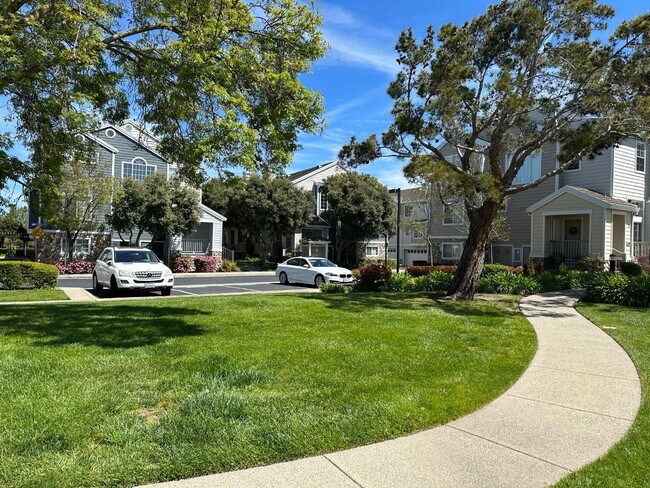 Building Photo - 1 Passage Ln