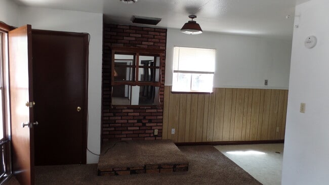 Building Photo - 800 Edison Ave