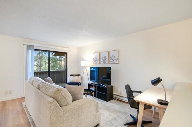 Building Photo - 49 NE Torval Canyon Rd